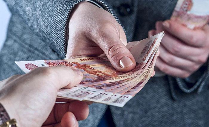 Возврат долга с помощью заговора на свечу